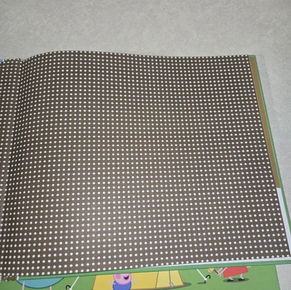 Peppa Pig Book Set Muddy Puddles & Camping Trip - Picture 6 of 9